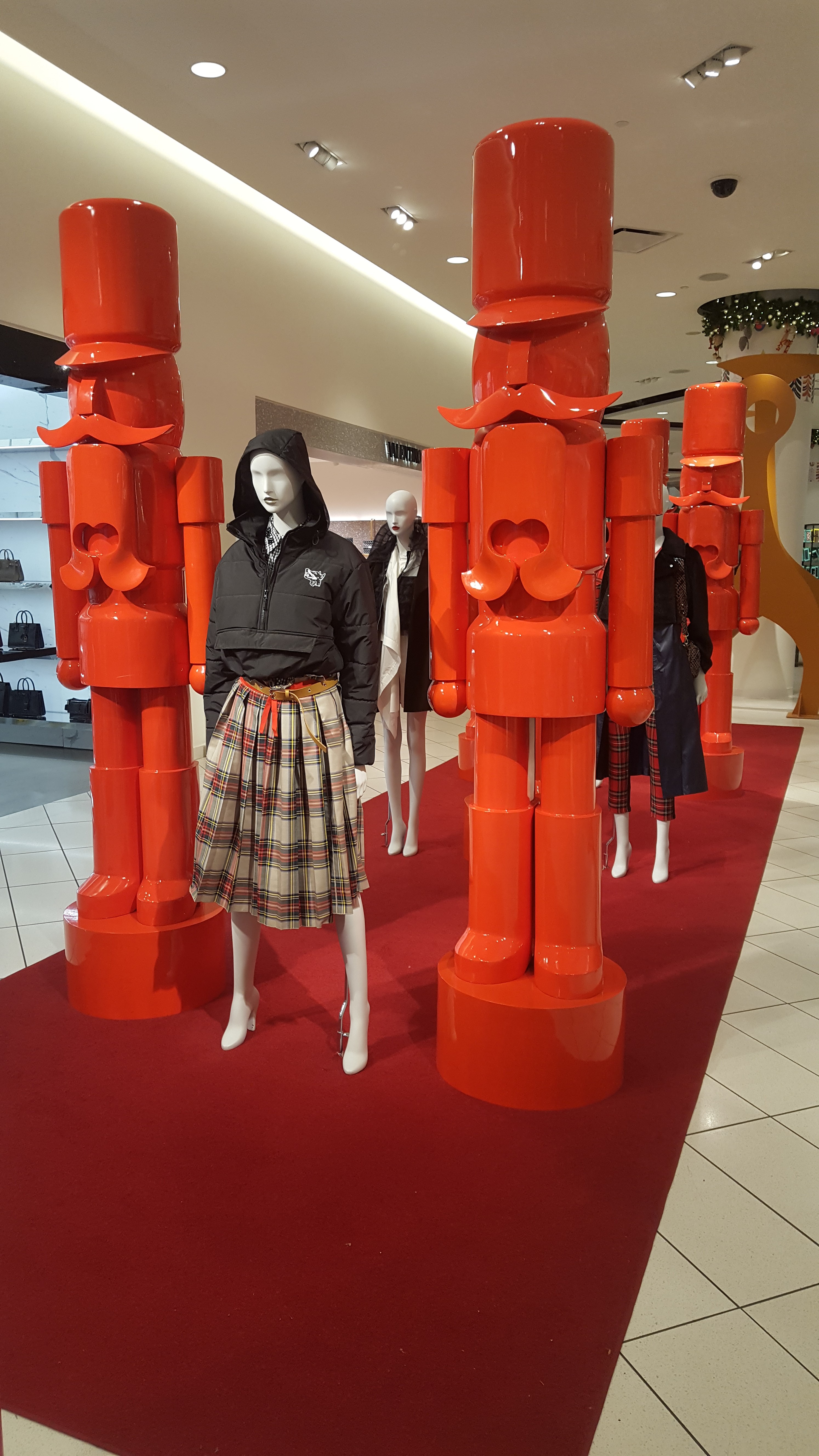 Mannequins Escorted by Nutcrackers | © Jackie Draft